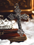 Croix religieuse ajourée Christ, pendentif ancien style gothique vintage