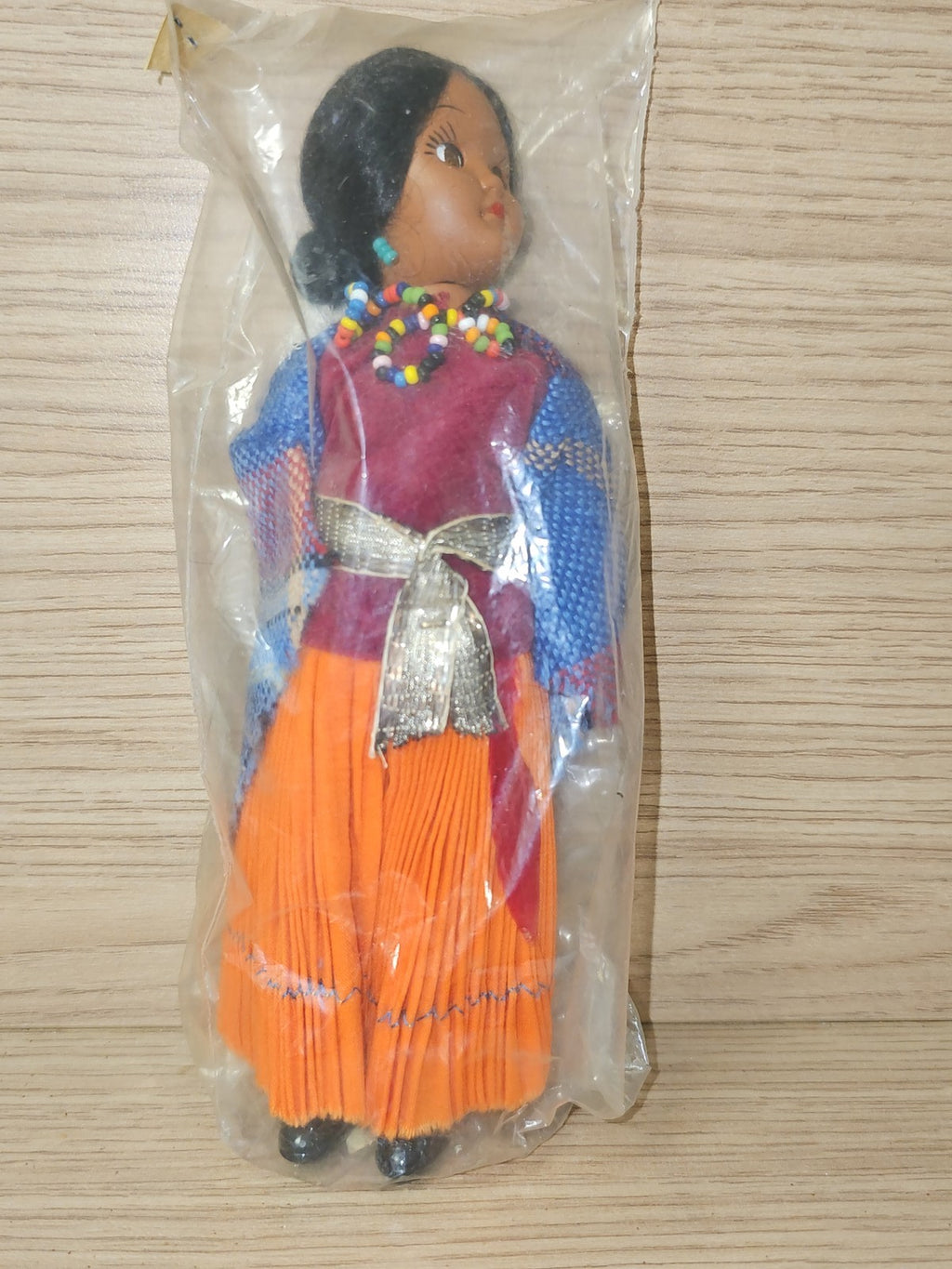 Poupée amérindienne ancienne vintage fille en plastique, souvenir rétro collecti