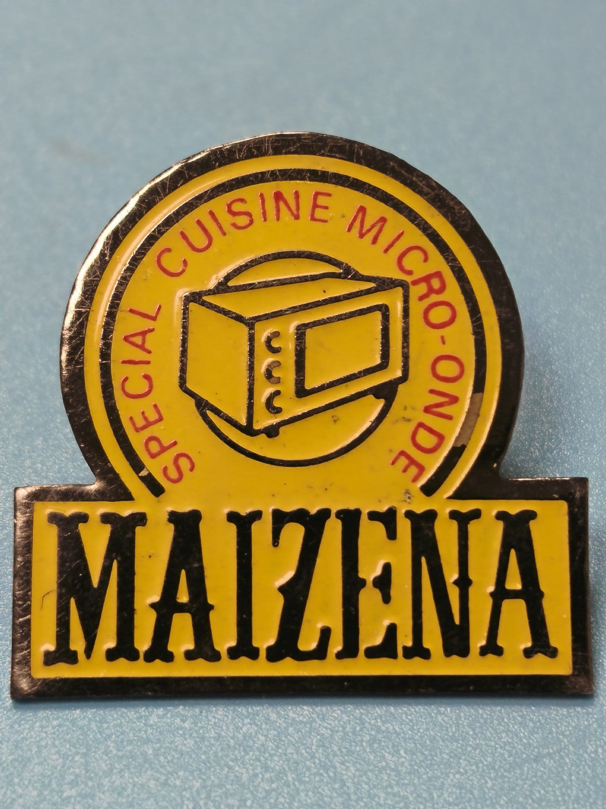 Pin's vintage Maizena jaune spécial cuisine micro-ondes, collection ancienne pub
