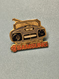 Pin's vintage Samsung radio rétro, collection publicitaire ancien