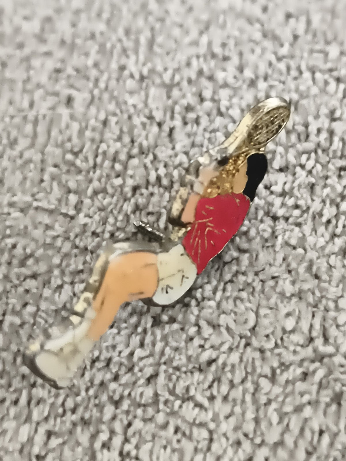 Pin's vintage joueur de tennis émaillé, sport rétro, années 80-90 (Ref 5)