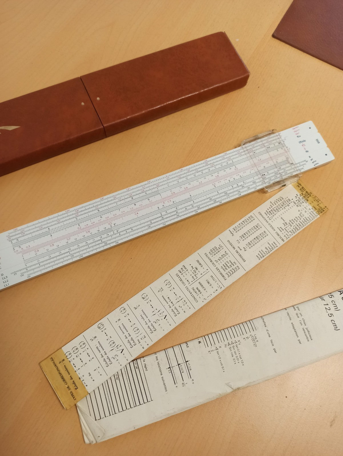 Règle à calcul Raphoplex ancienne avec étui cuir, règle de calcul vintage rétro