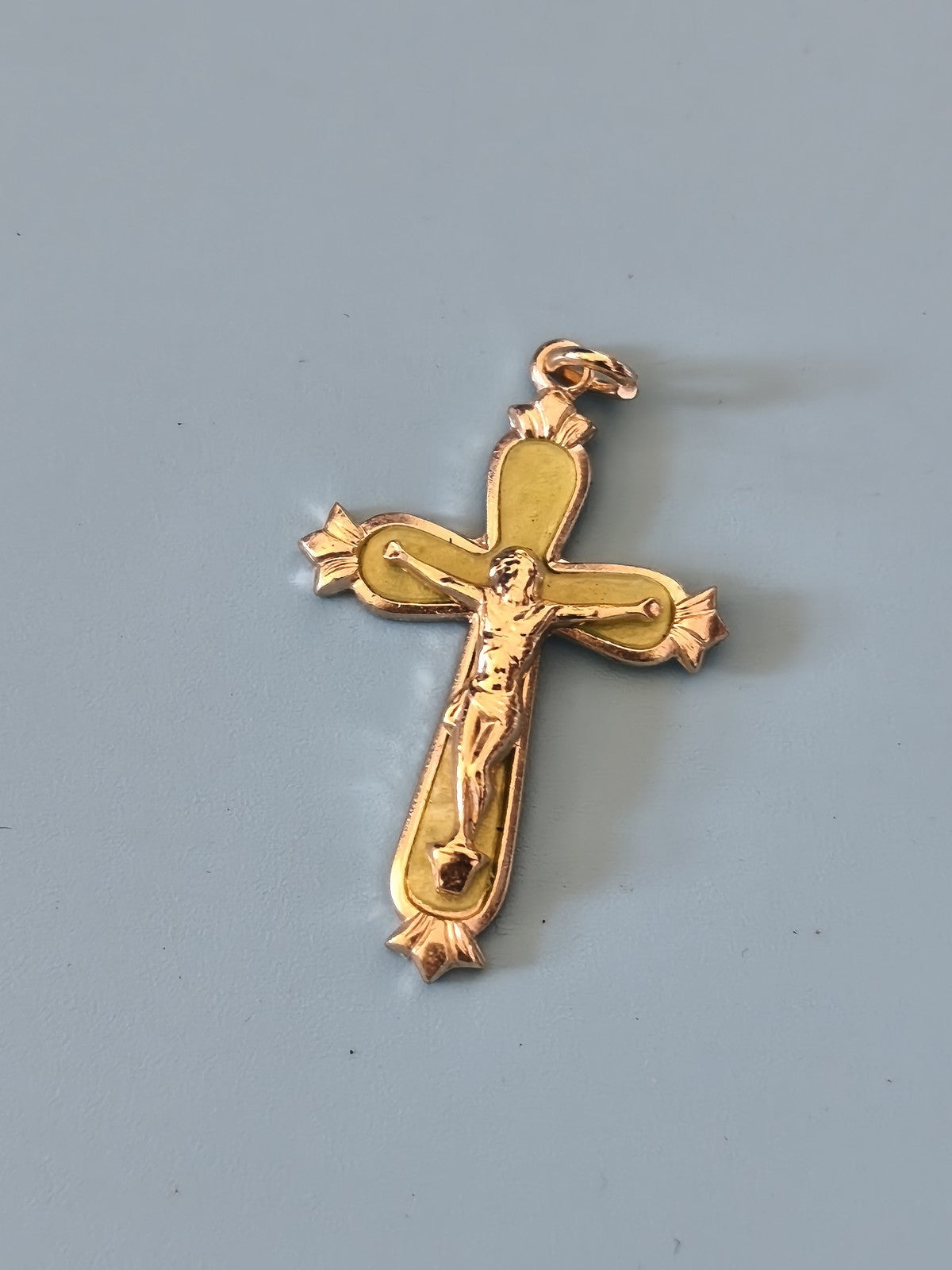 Vintage pendentif croix catholique ancien petit bijou religieux à collectionner