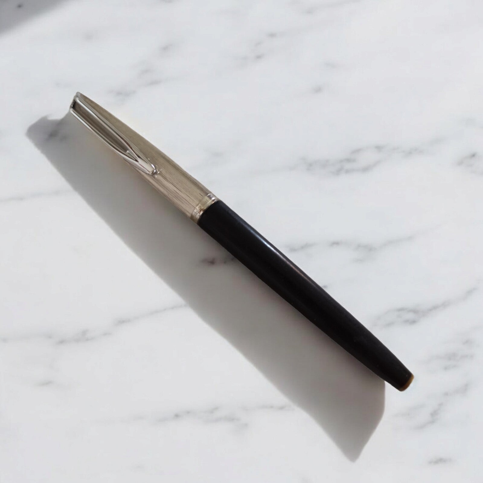 Stylo plume Waterman vintage, capuchon argent plaqué, noir classique