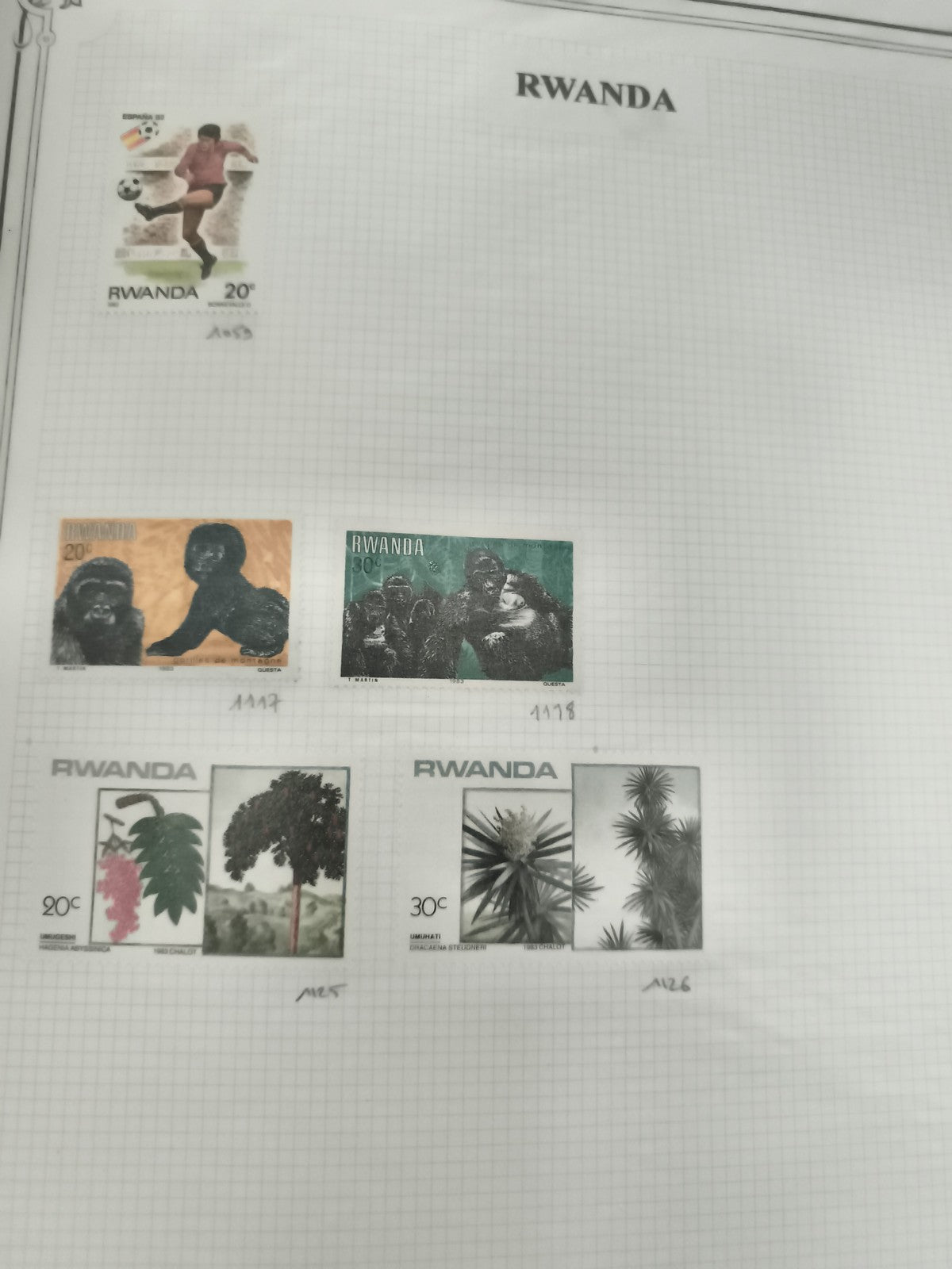 Timbres Rwanda thématique sport flore faune gorille football botanique