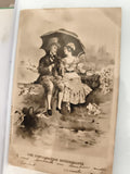 Carte postale ancienne CPA – Scène romantique 1900, couple parapluie, illustrati