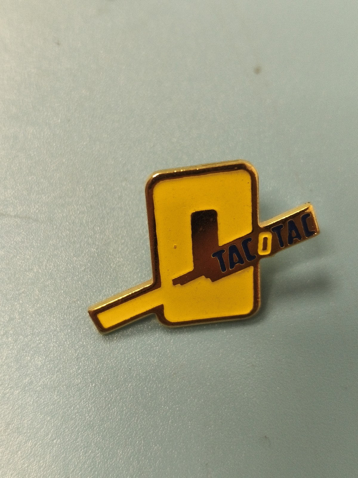 Pin's vintage TACOTAC jaune logo rétro, collection loterie, ancien