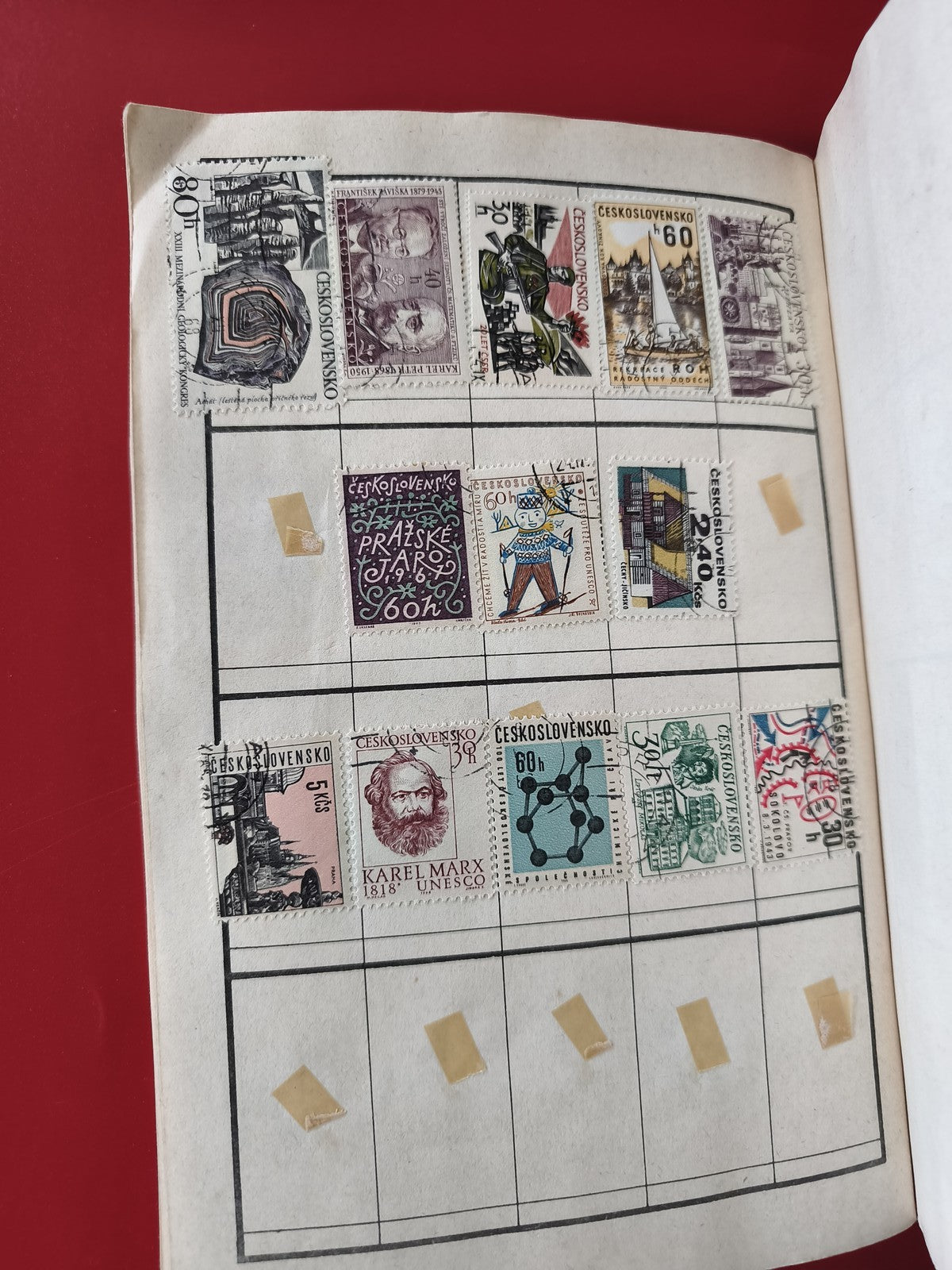 Classeur de timbres Tchécoslovaquie, pages illustrées, choix varié, d?occasion