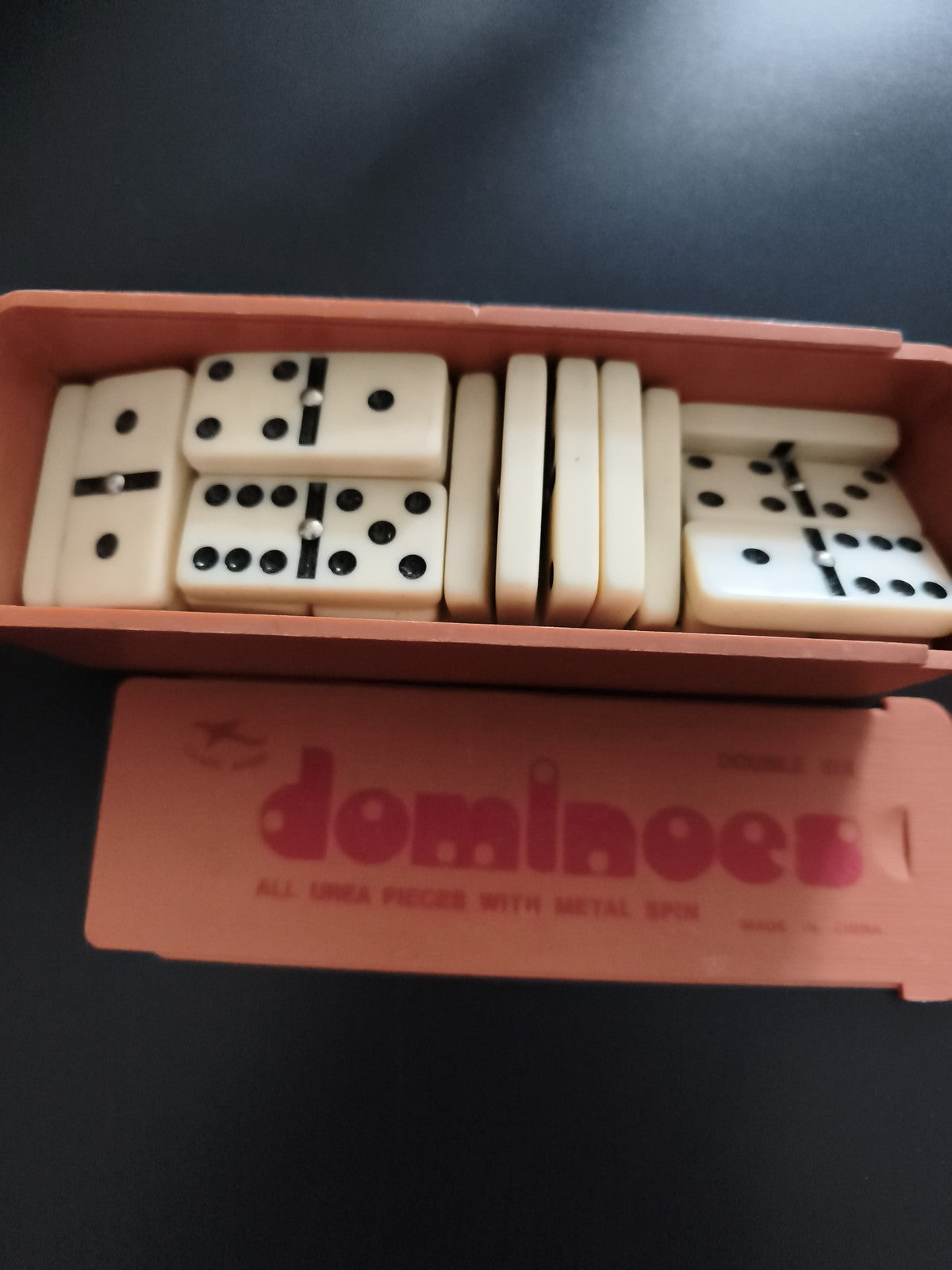 Jeu de dominos vintage urea, boîte orange, double six, métal spin