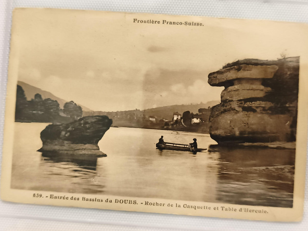 Carte postale ancienne Frontière Franco-Suisse Doubs Rocher Casquette Hércule