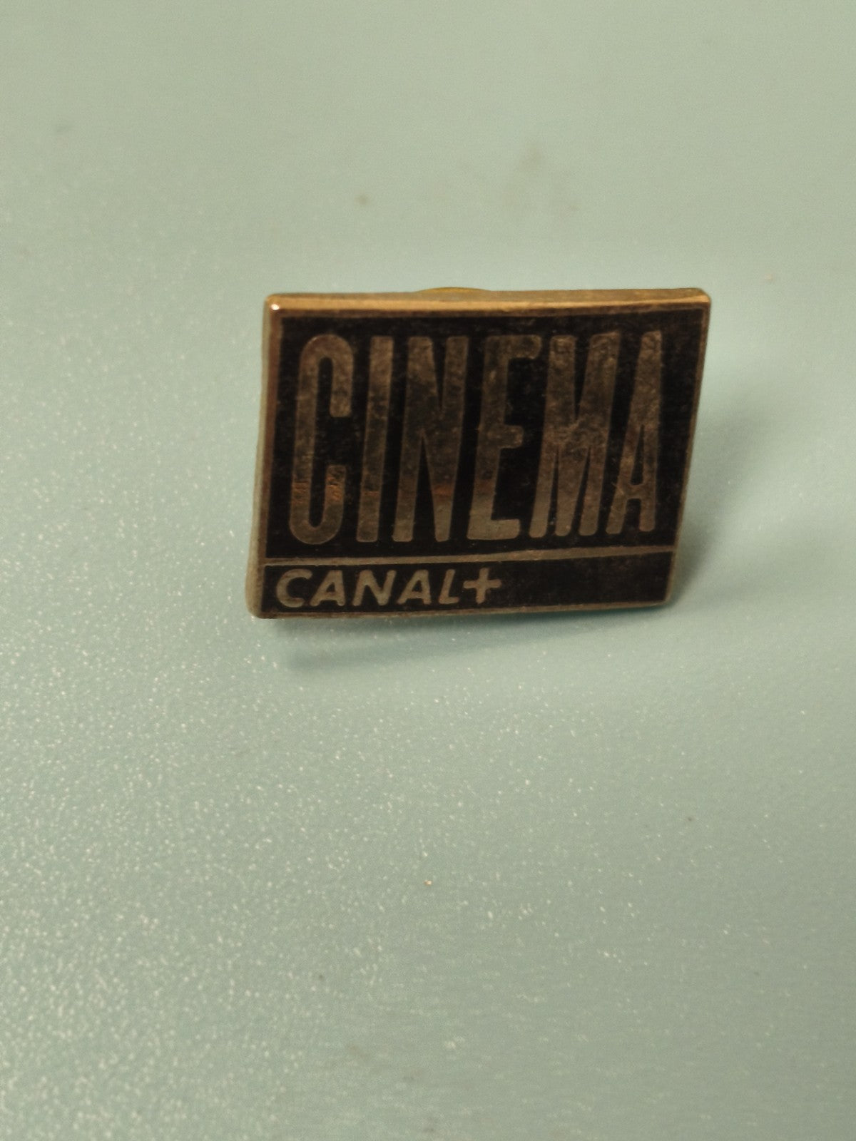 Vintage pin's CINEMA Canal+ rectangulaire collection badge ancien (Ref 4)