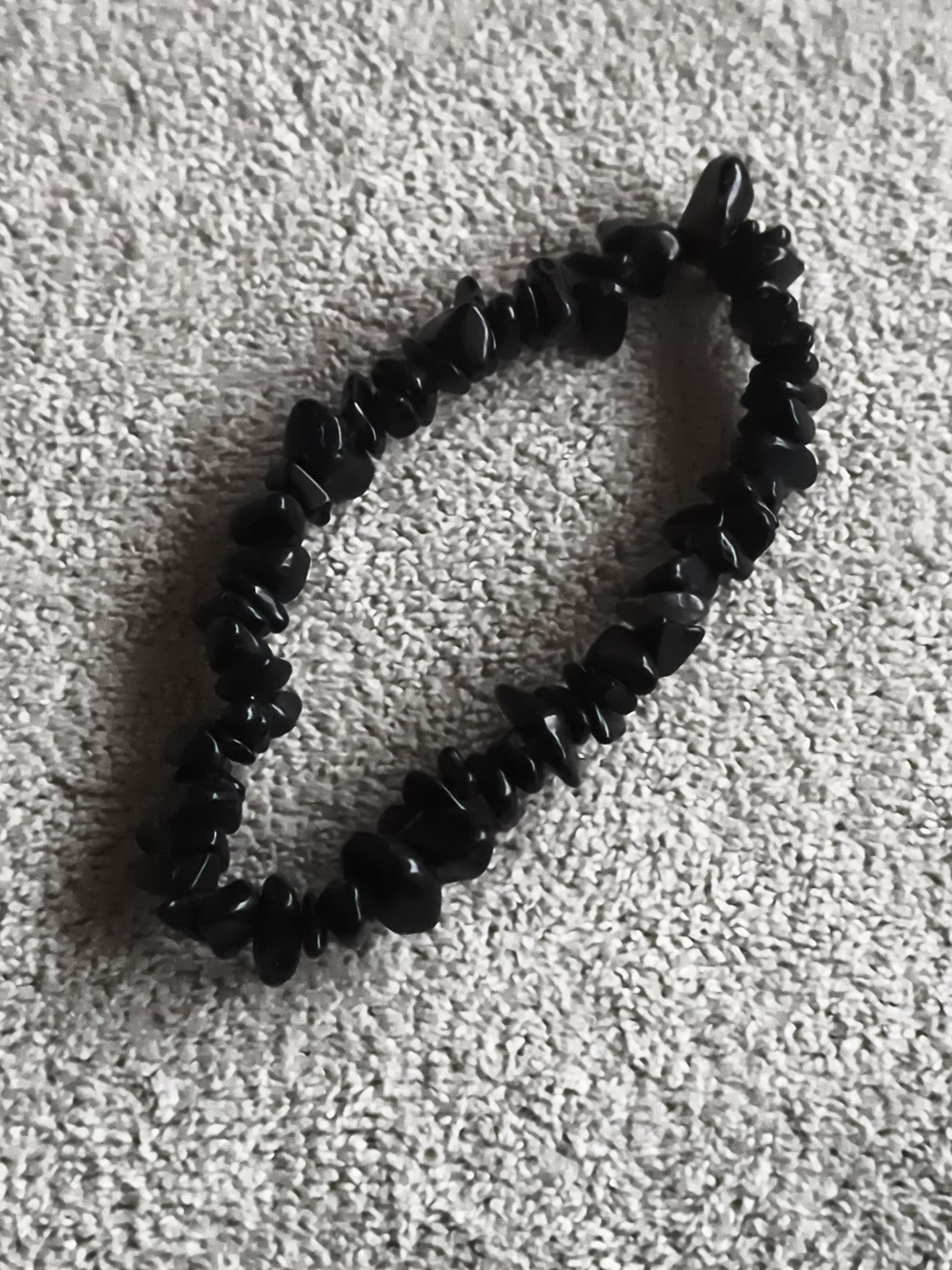 Bracelet chips noir pierres naturelles élastique perles irrégulières