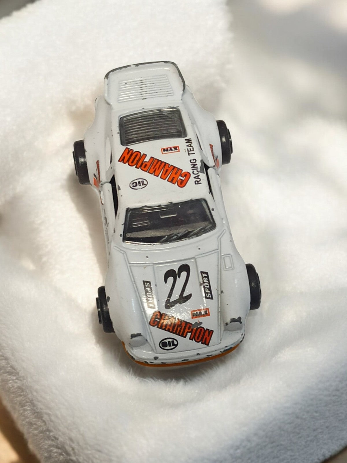 Véhicule miniature ancien CHAMPION blanc n°22, voiture rétro sport vintage