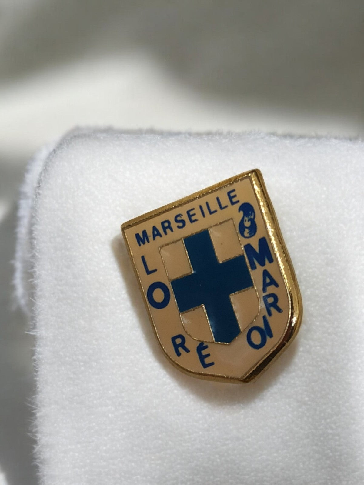 Pin's ancien Olympique Marseille blason bleu vintage badge OM football rare