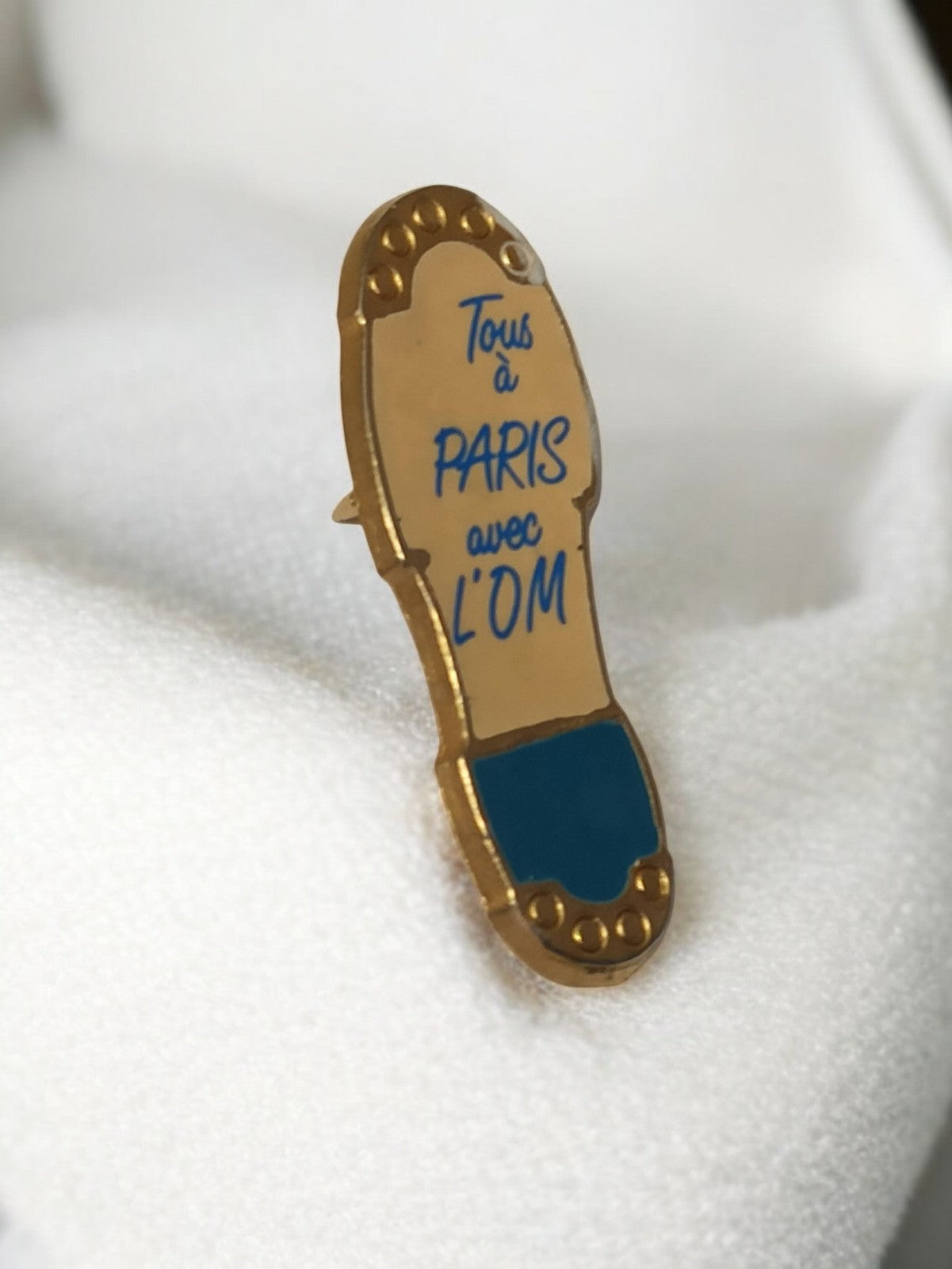 Pin's vintage Olympique de Marseille OM chaussure Paris rétro foot ancien