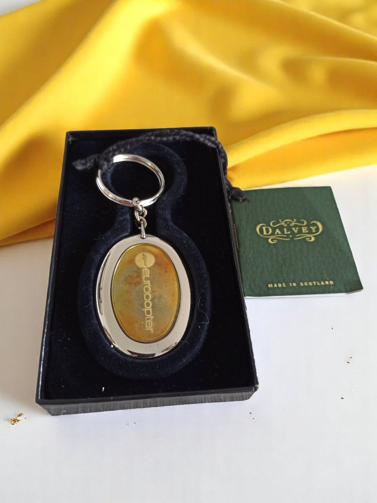 Porte-clés vintage Eurocopter neuf, ovale doré, collection rare en boîte