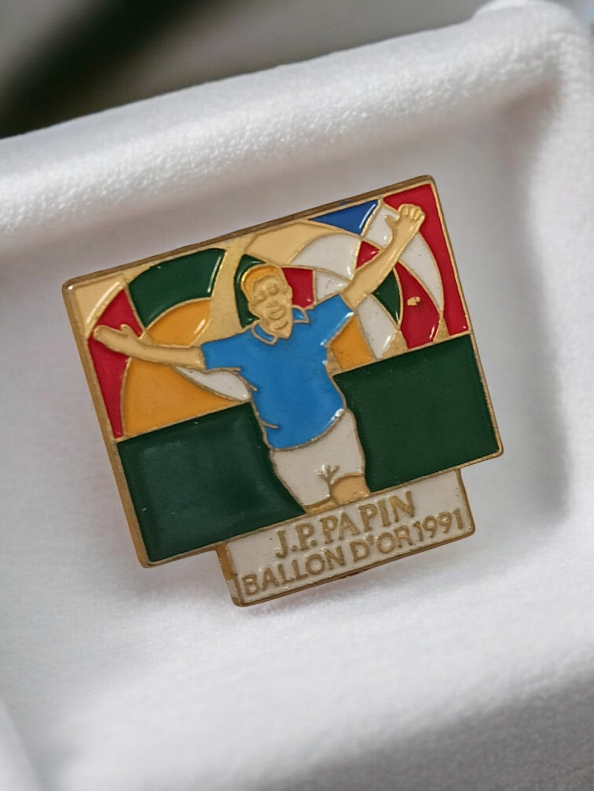 Pin's vintage J.P. Papin Ballon d'Or 1991 OM badge ancien football Marseille