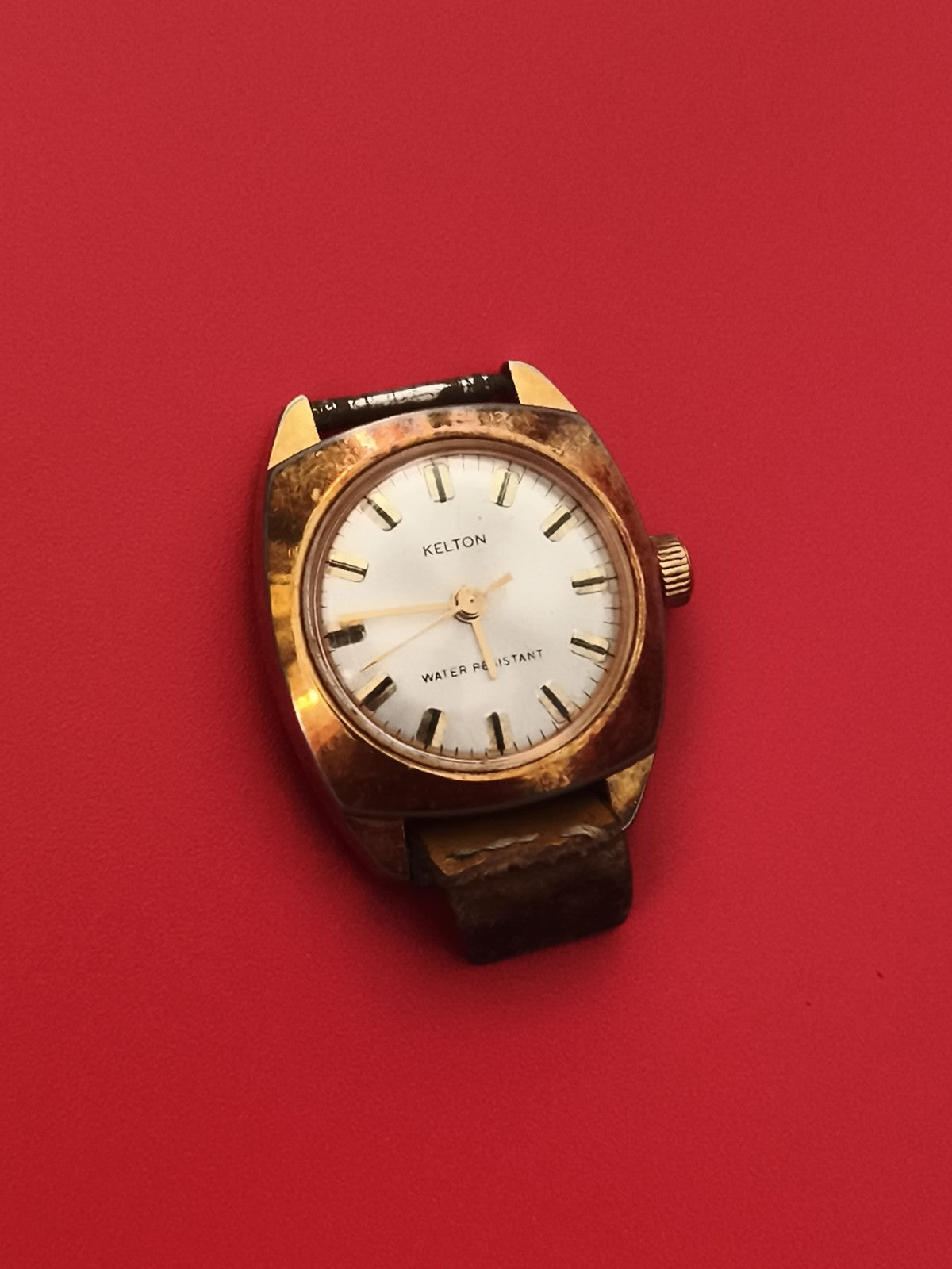 Montre vintage Kelton mécanique à réviser boîtier doré cadran blanc ancien