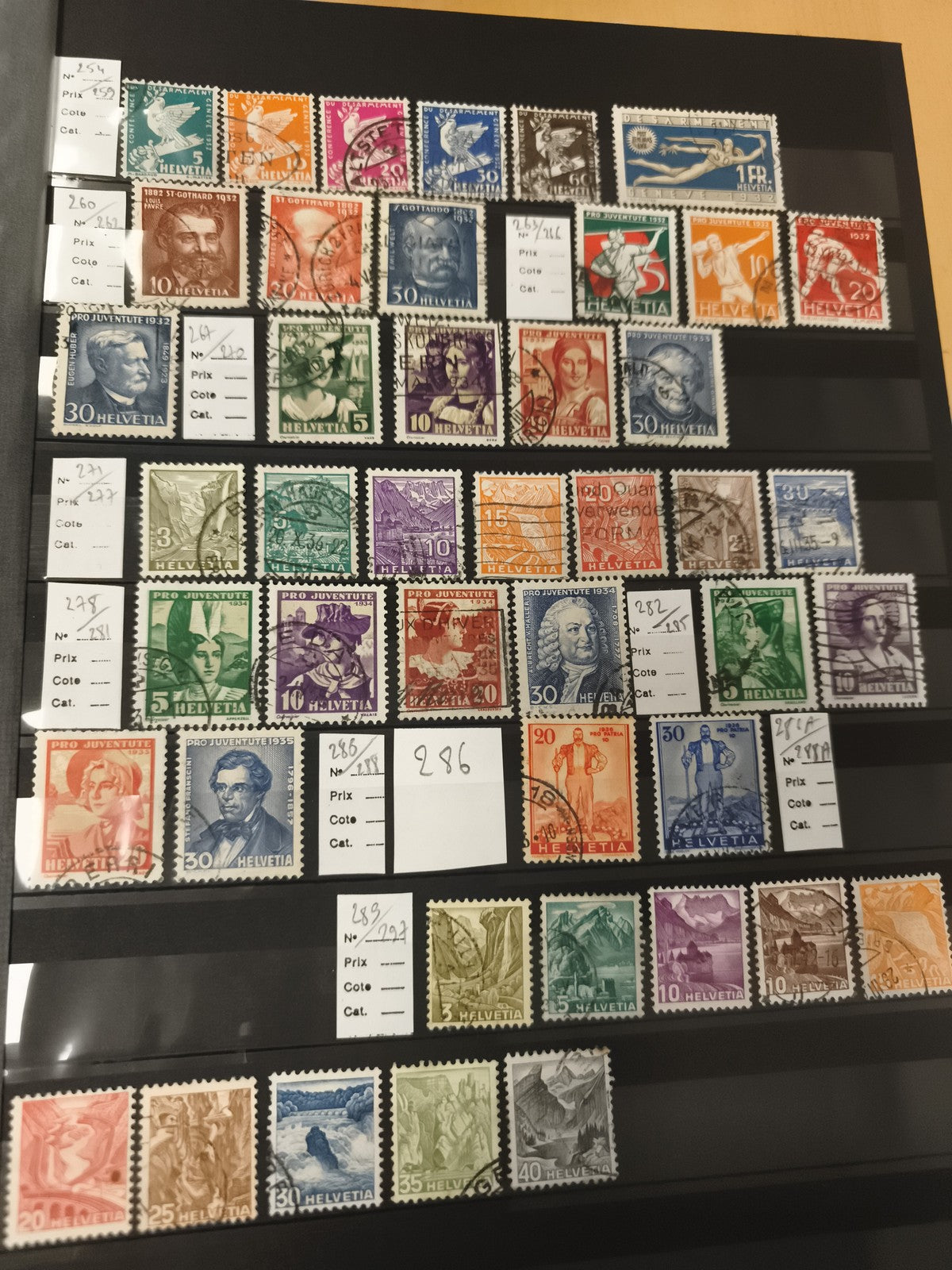 Lot timbres Suisse Helvetia oblitérés multicolores philatélie années 1930-1950
