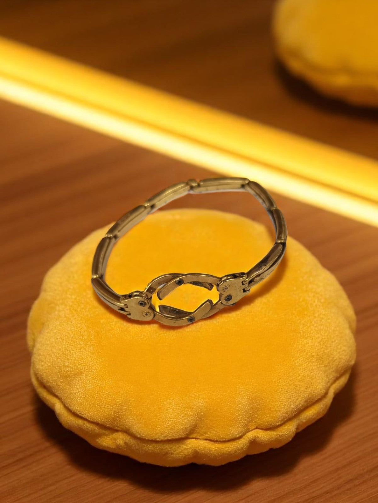 Bracelet vintage articulé dorure sur métal design rétro géométrique