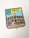 Vintage autocollant publicitaire ancien Arles grand format rétro collection