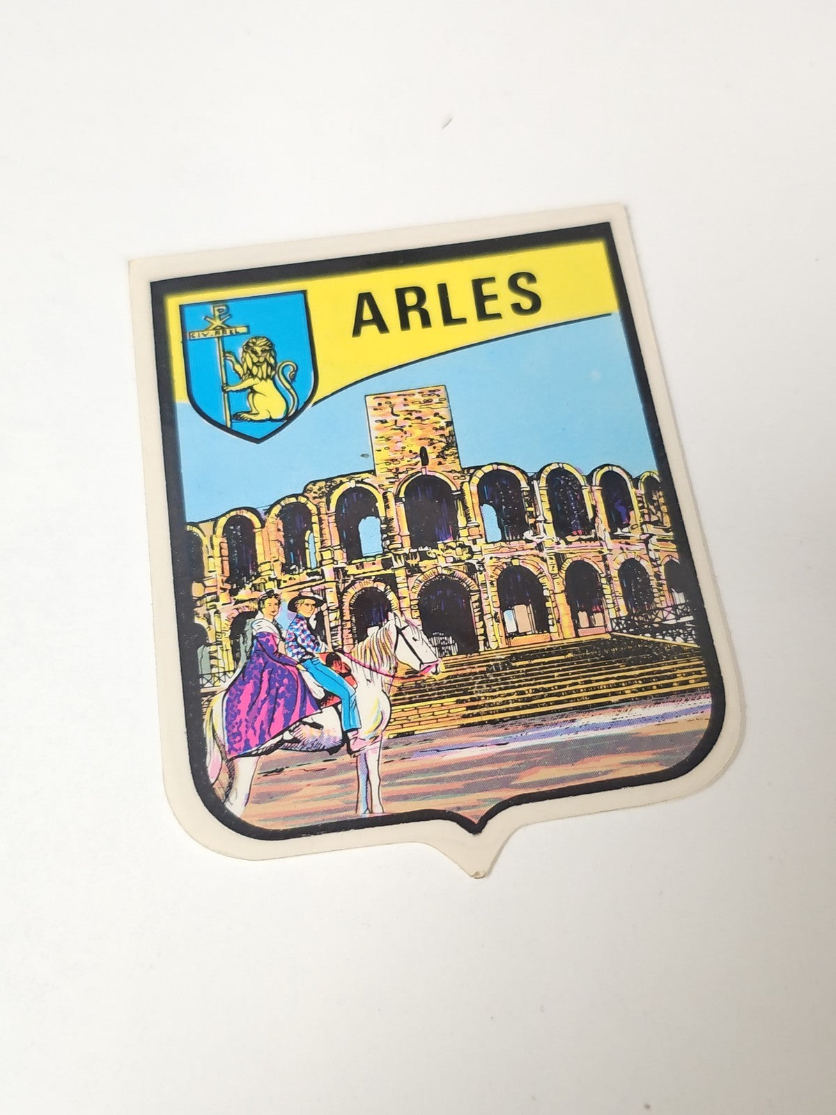 Vintage autocollant publicitaire ancien Arles grand format rétro collection