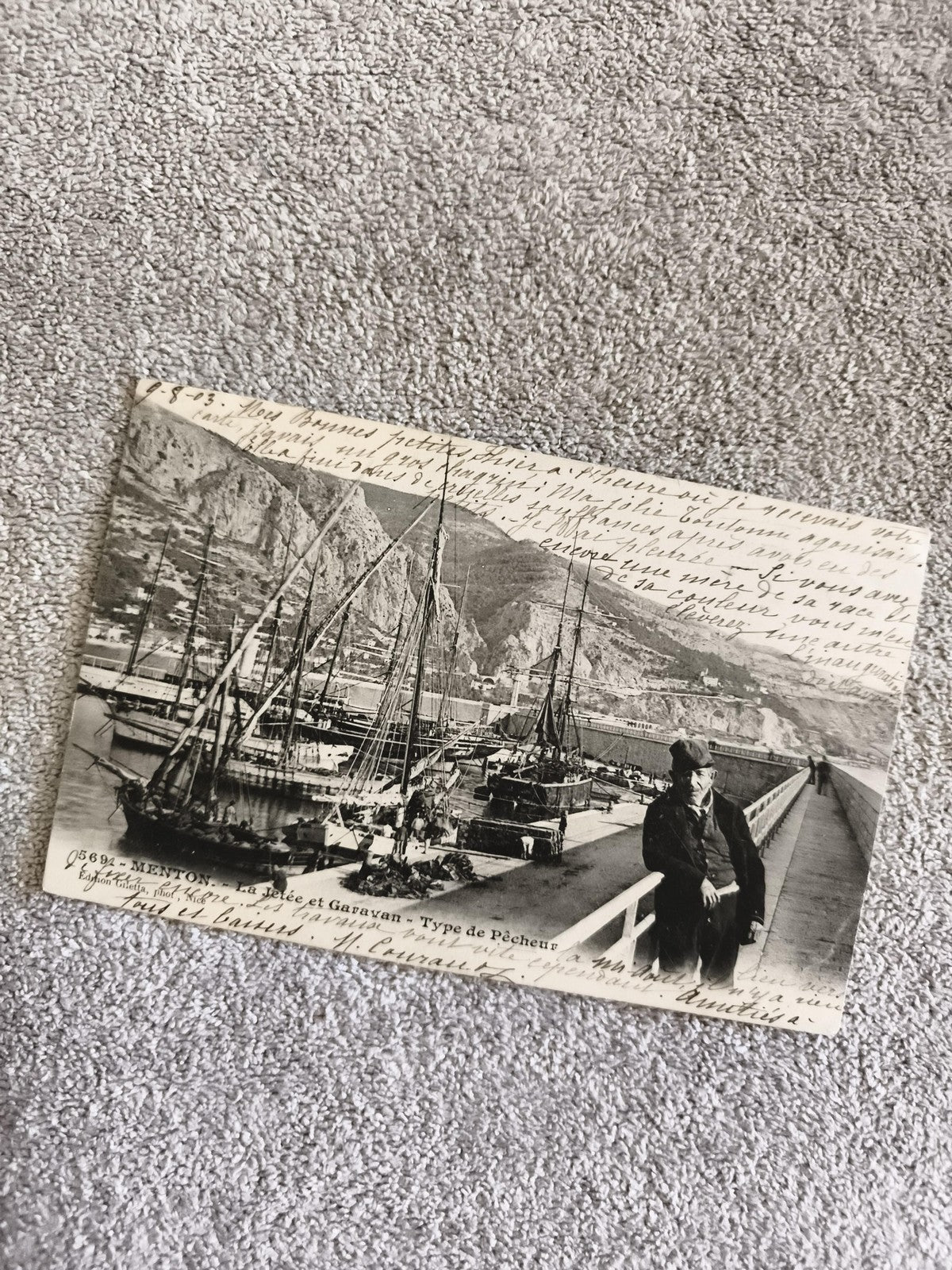 CPA Menton Jetée Garavan bateaux pêcheur écrite photo ancienne
