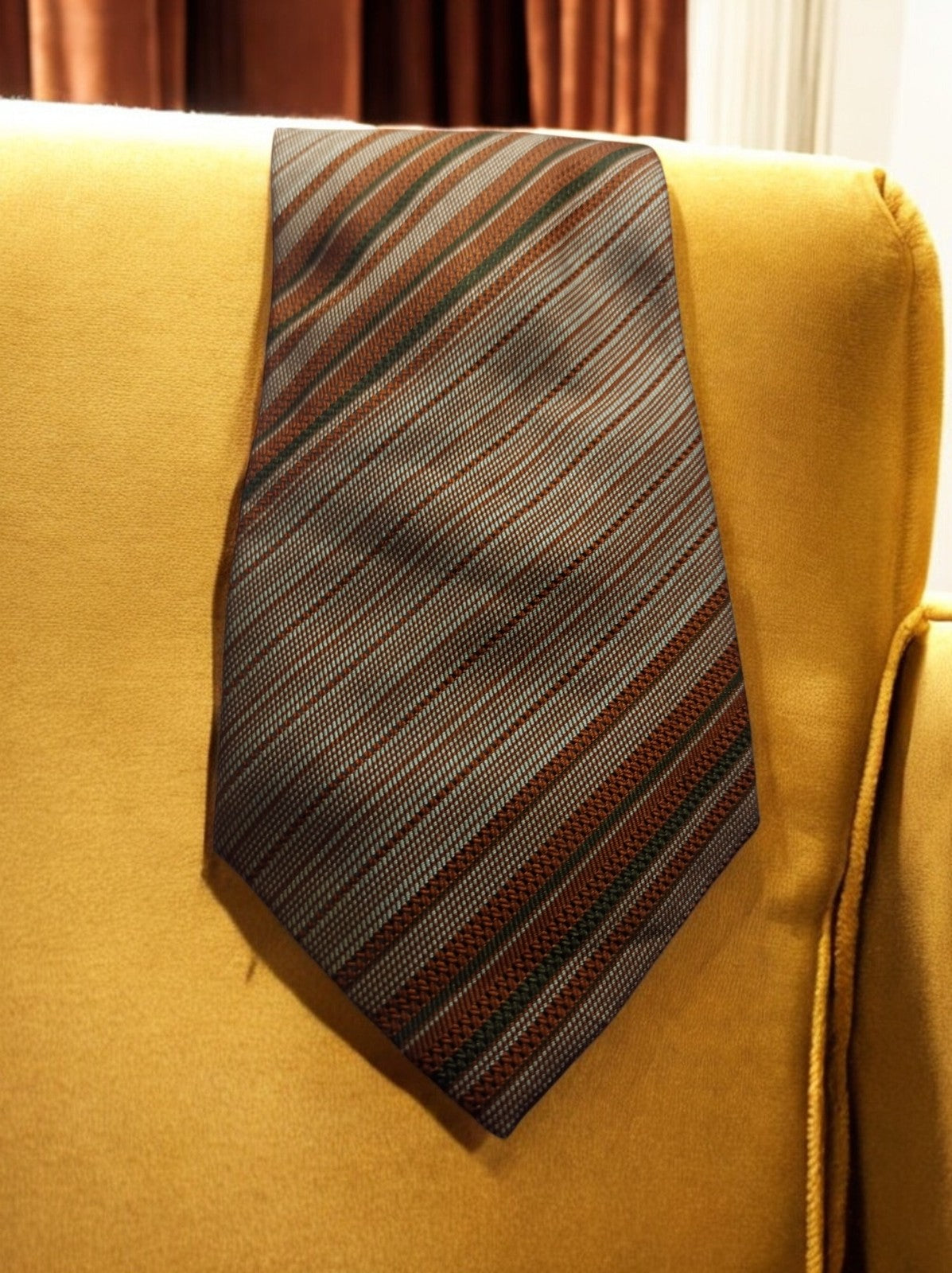 Cravate vintage Fusaro rayée marron gris style classique rétro