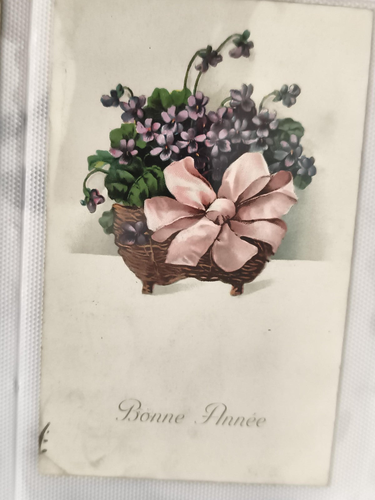 Carte postale ancienne Bonne Année panier violettes ruban relief CPA vintage
