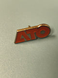 Pin's vintage ATO émaillé rouge ancien badge collection rétro (ref 11)