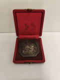 Médaille octogonale ancienne Le Petit Provençal boîte rouge vintage