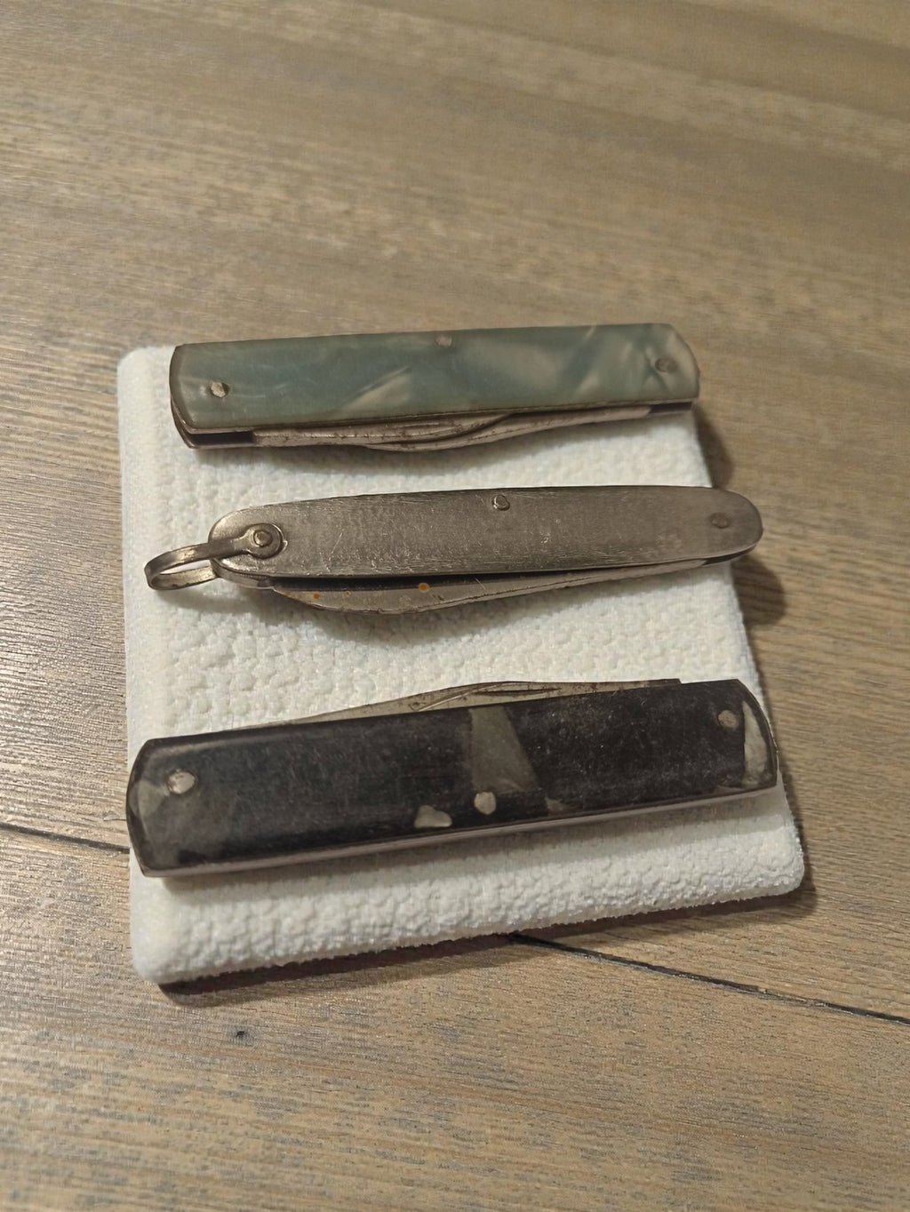 Couteaux pliants vintage années 70, lot de 3 anciens, manche marbré