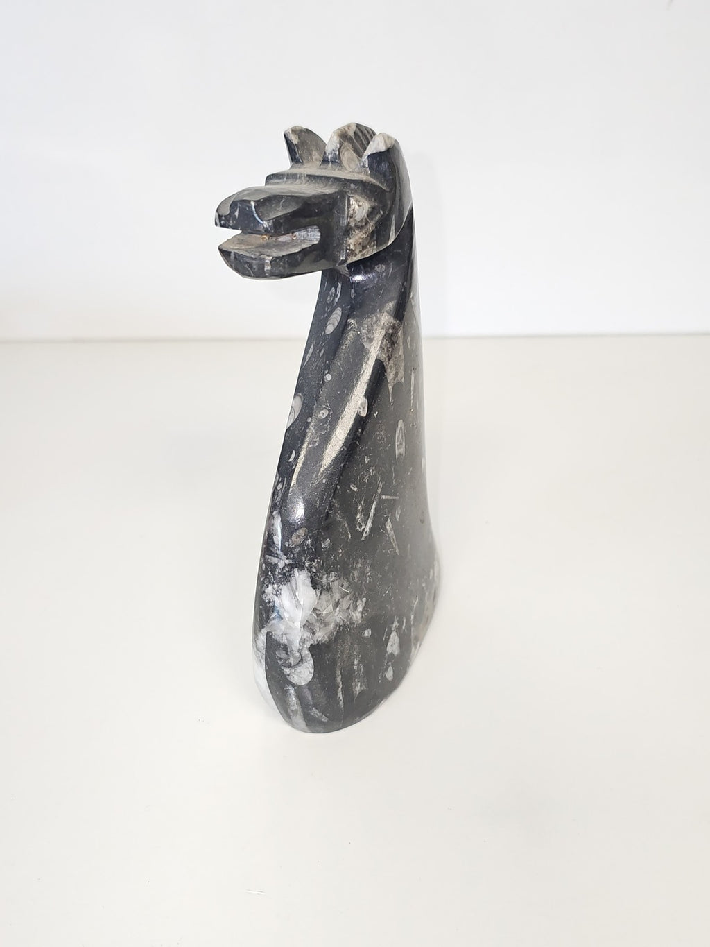 Vintage sculpture cheval en marbre avec fossiles ? Ancien objet de collection dé
