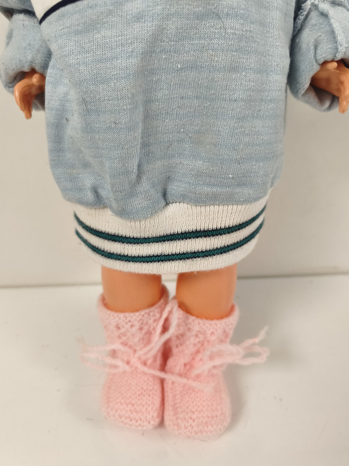 Ancienne poupée Ratti Made in Italy, yeux bleus, cheveux blonds, tenue maille