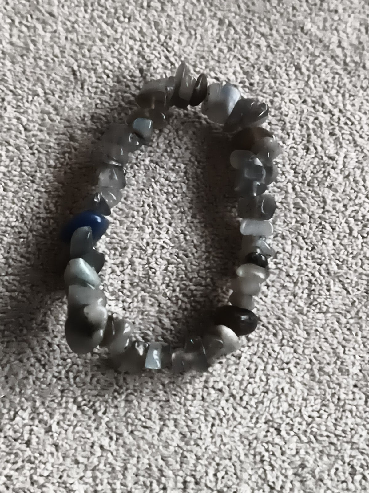 Bracelet pierres naturelles gris bleu, perles irrégulières, élastique