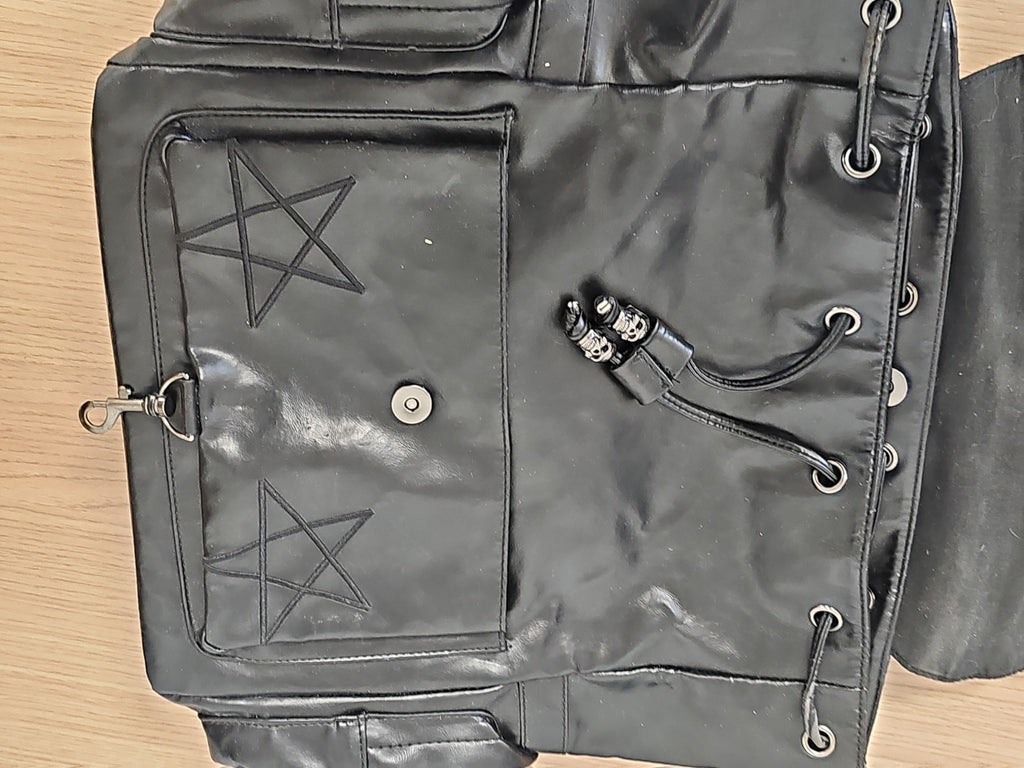 Sac à dos gothique Banned noir pentagramme femme cœur steetwear alternatif
