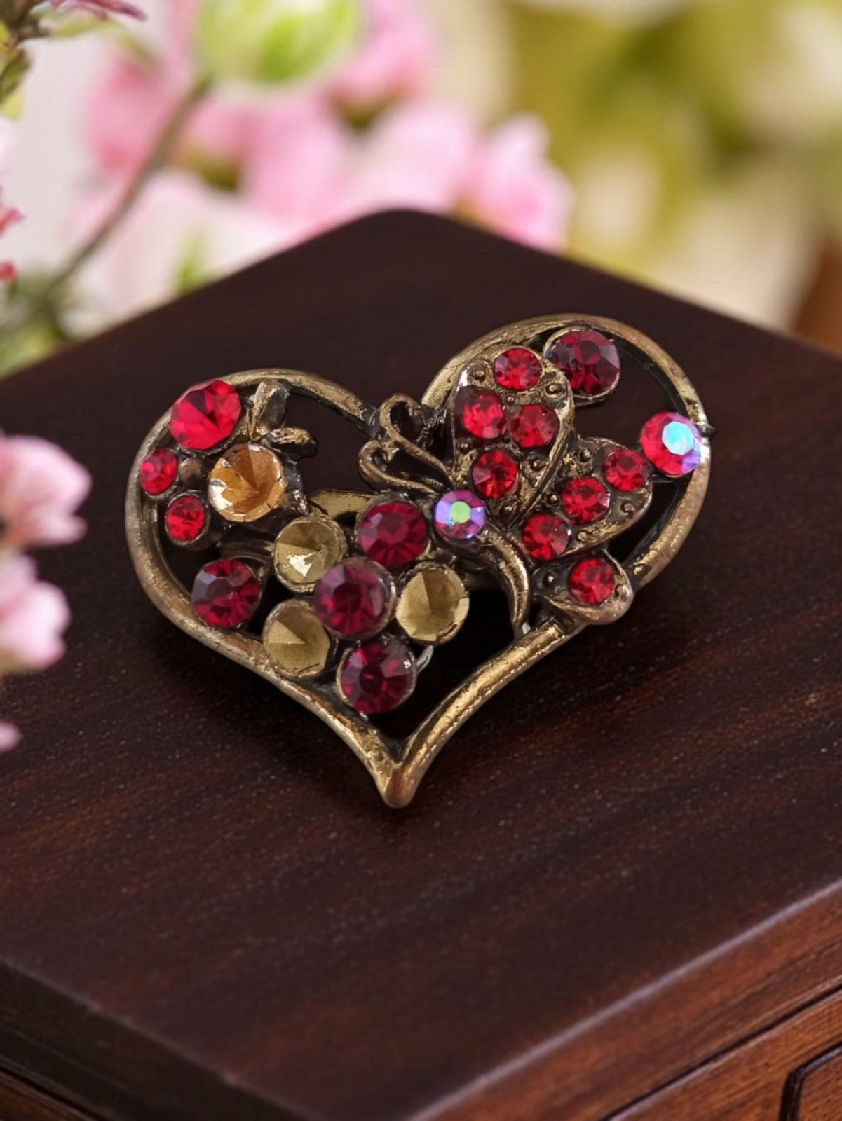 Broche vintage cœur strass rouges rétro, bijou fantaisie ancien chic