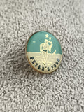 Pin's vintage Peter's Food émaillé, badge rond, bleu crème, sport rétro (Ref 9)