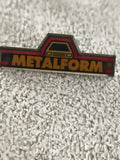 Pin's vintage METALFORM logo voiture, badge ancien, noir jaune rouge (Ref 8)