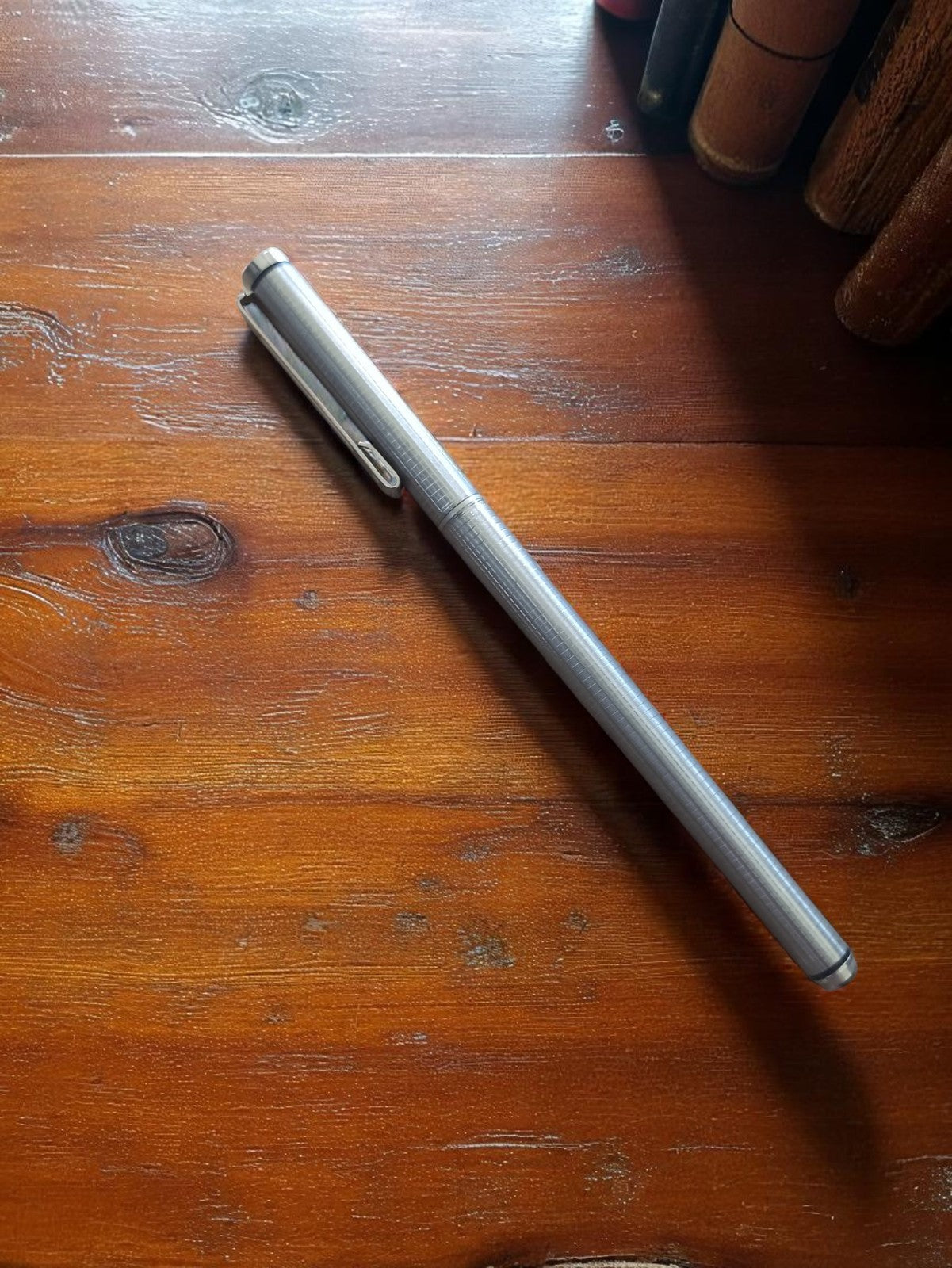 Stylo bille vintage Eding finition argentée rétro, accessoire d'écriture ancien