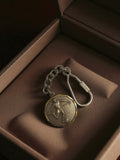 Porte-clés vintage football joueur médaillon ancien rétro accessoire d’occasion