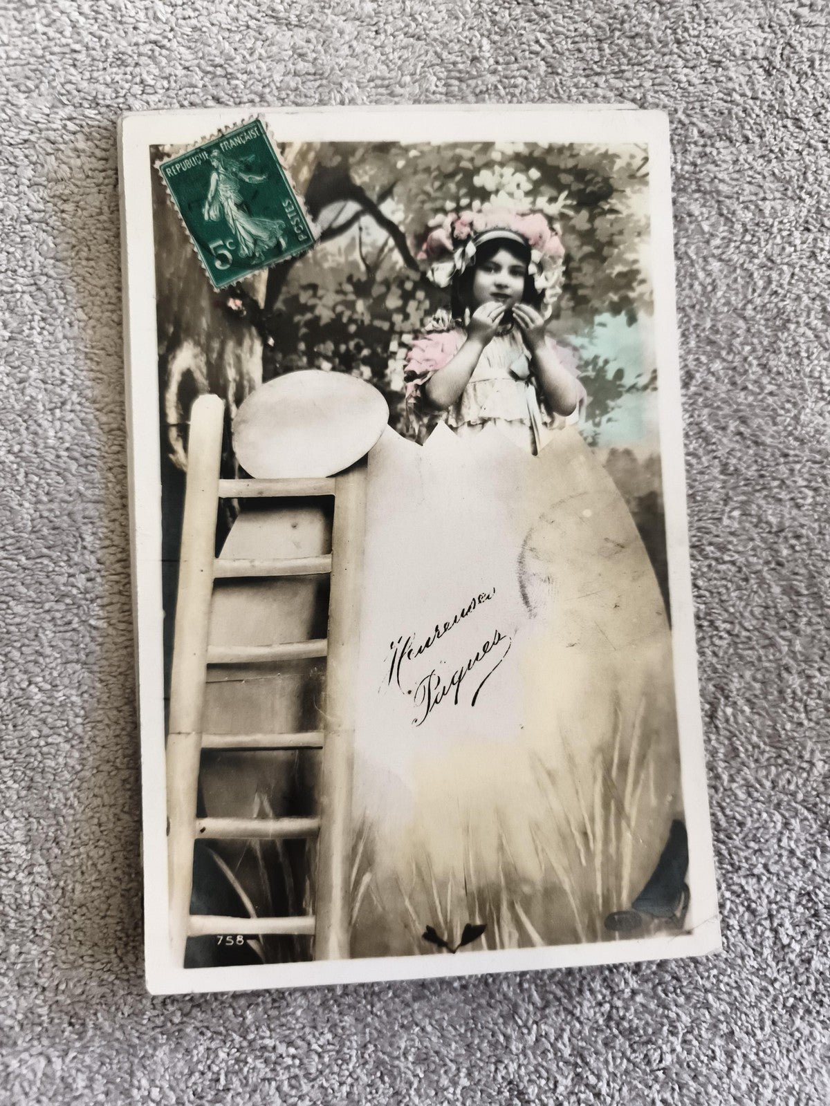 Carte postale CPA Heureuses Pâques fillette œuf décor colorisé France