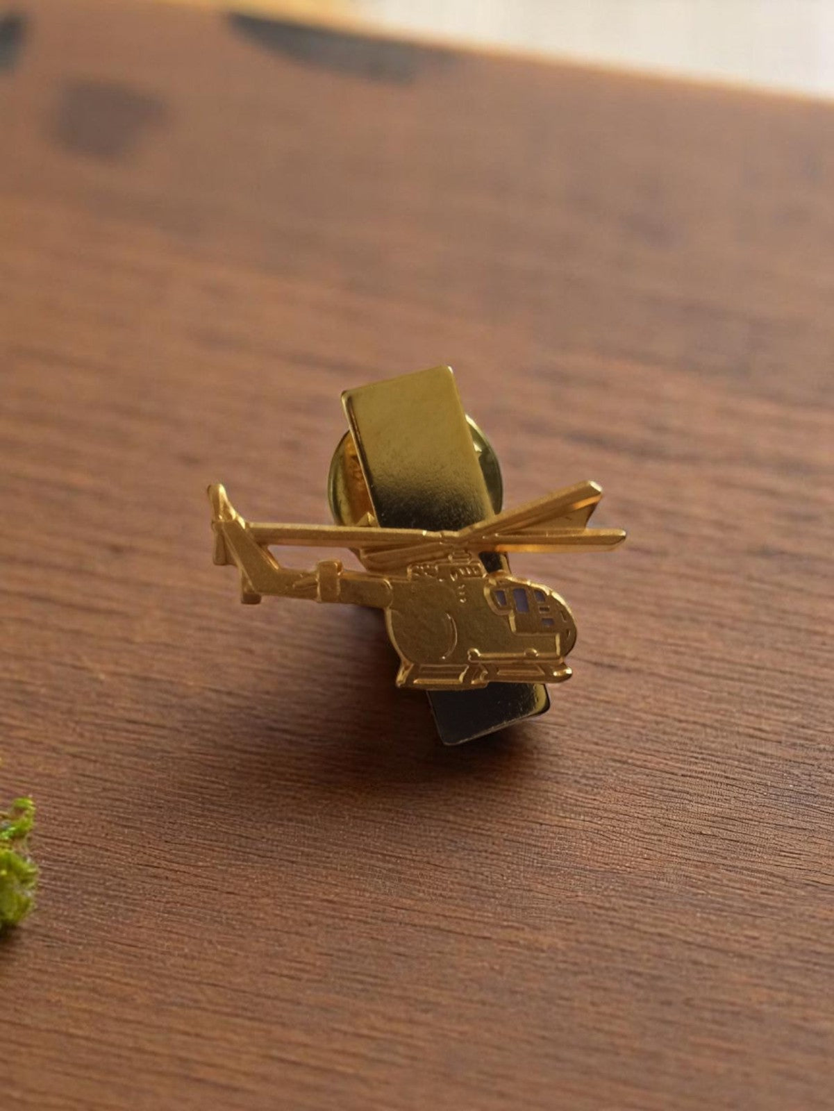 Pin's vintage hélicoptère en émail bleu et argent