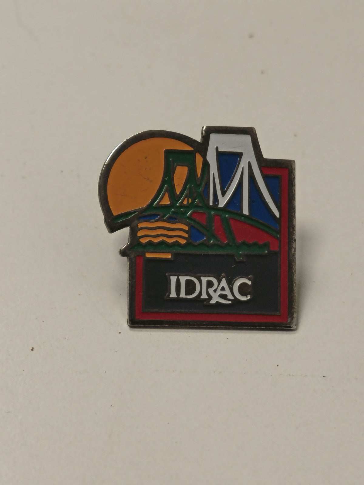 Pin's ancien IDRAC vintage, badge rétro collection école design années 80 90
