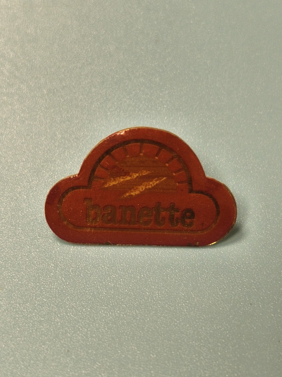 Vintage pin's Banette nuage logo rouge rétro boulangerie collection rare