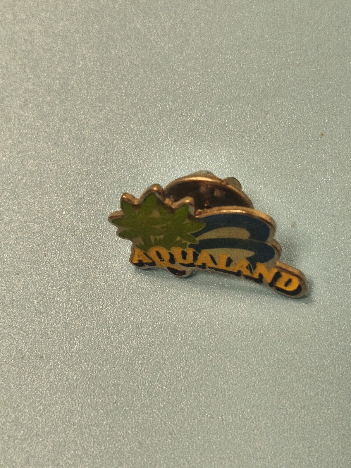 Pin's vintage Aqualand ancien, émaillé, logo palme verte, collection