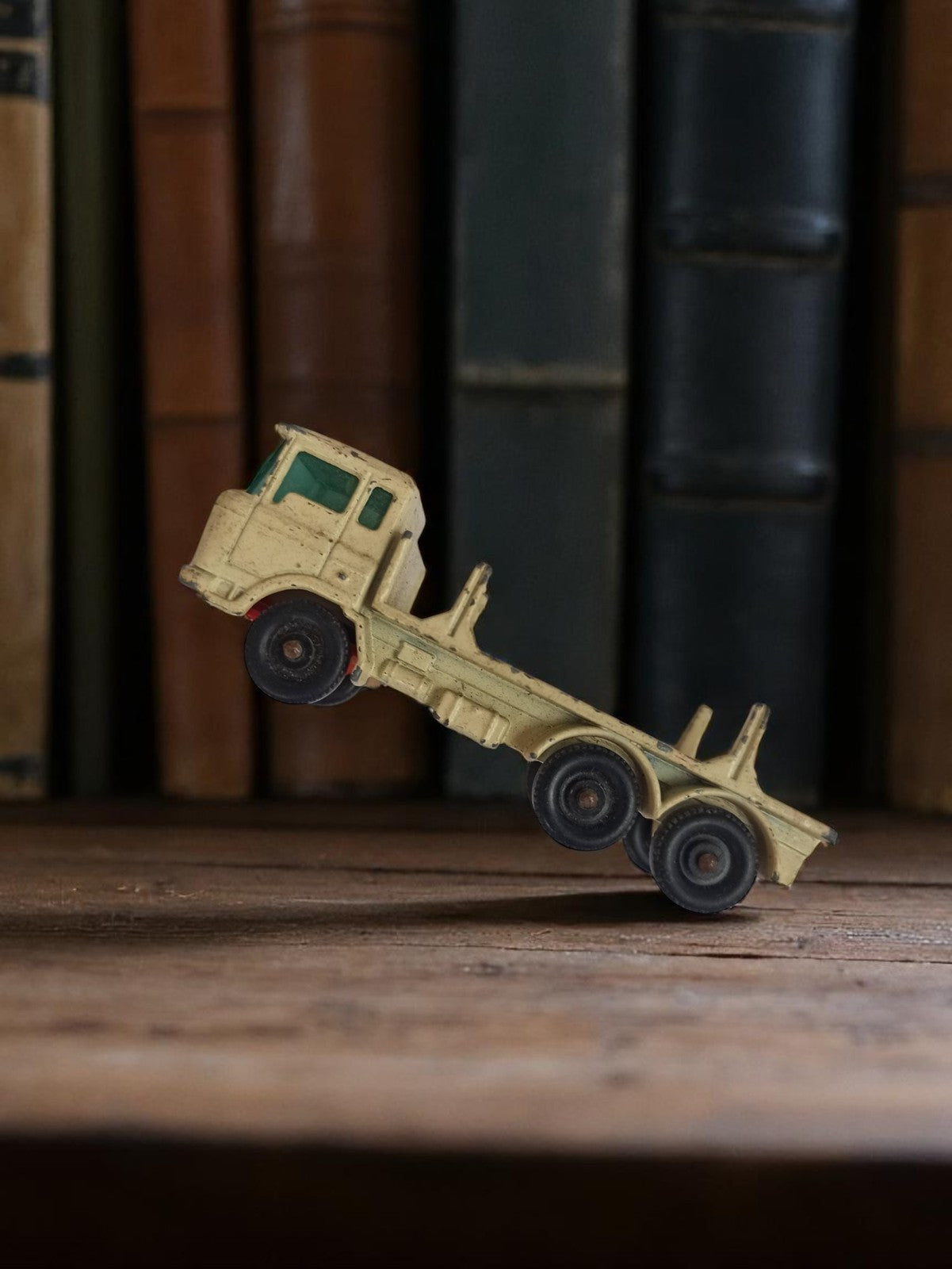 Camion miniature ancien Matchbox crème, jouet vintage en l'état, véhicule rétro