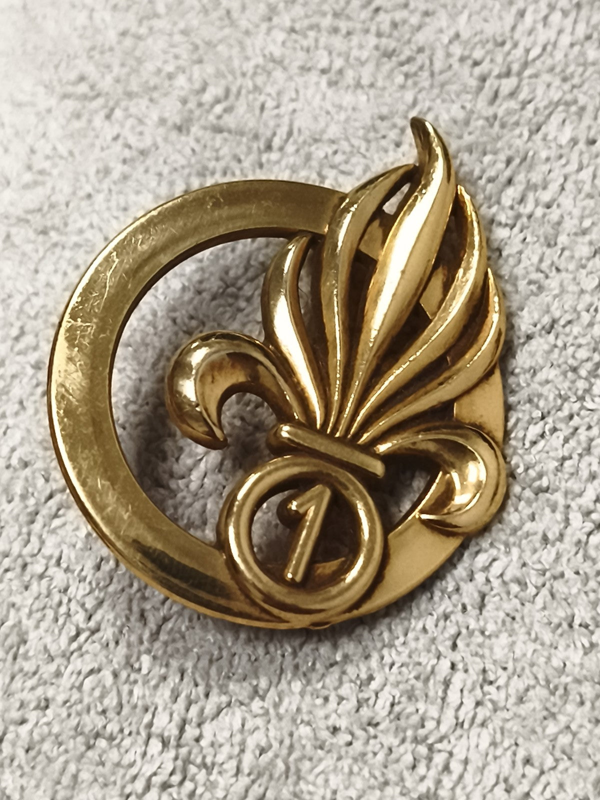 Insigne militaire ancien flamme dorée chiffre 1 médaille vintage armée France