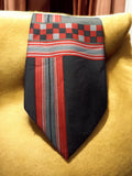 Cravate vintage Frederic à motifs rayés et damier noir rouge élégant