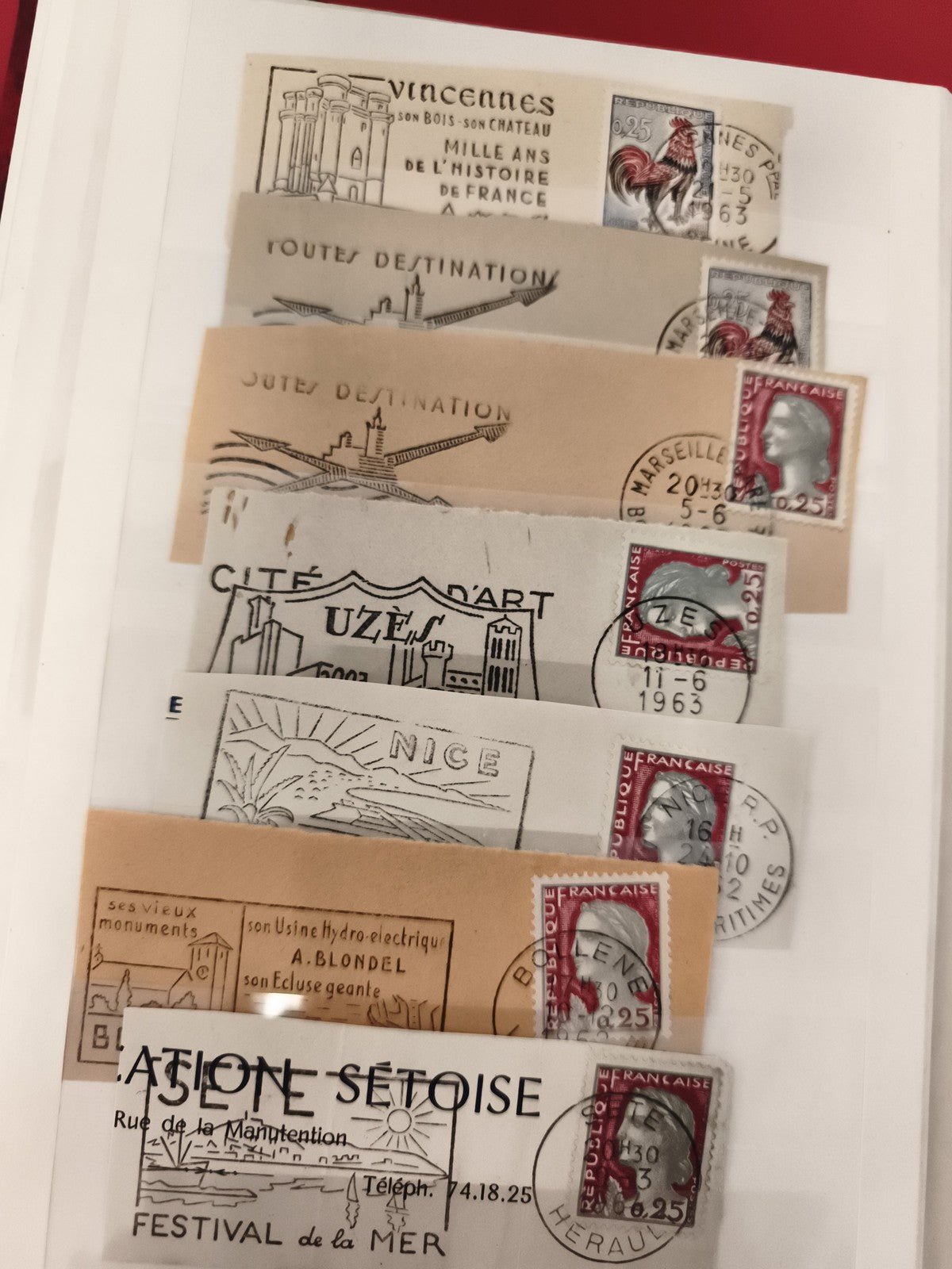 Lot de fragments d’enveloppes oblitérées France thèmes villes timbres Marianne